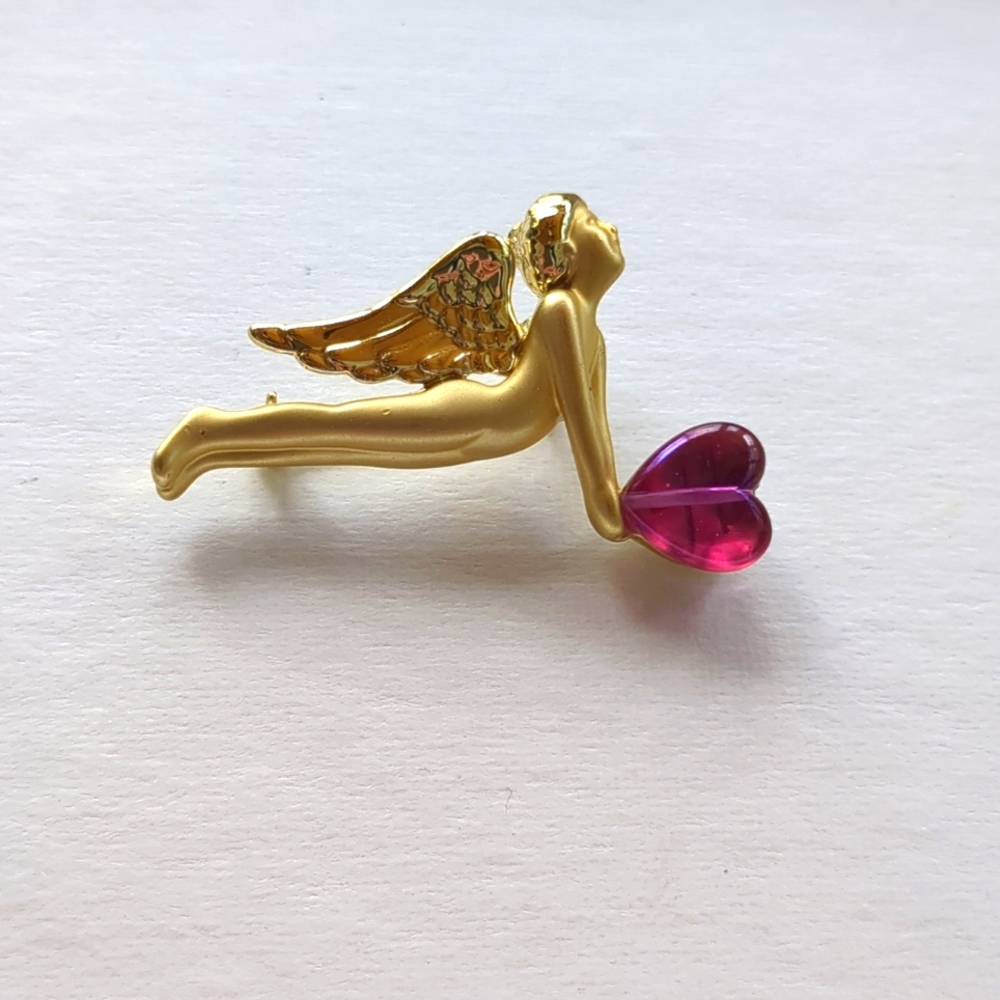AJC Signed Brooch Vintage 80s Matt & Shiny Finish Flying Angel With Purple Heart